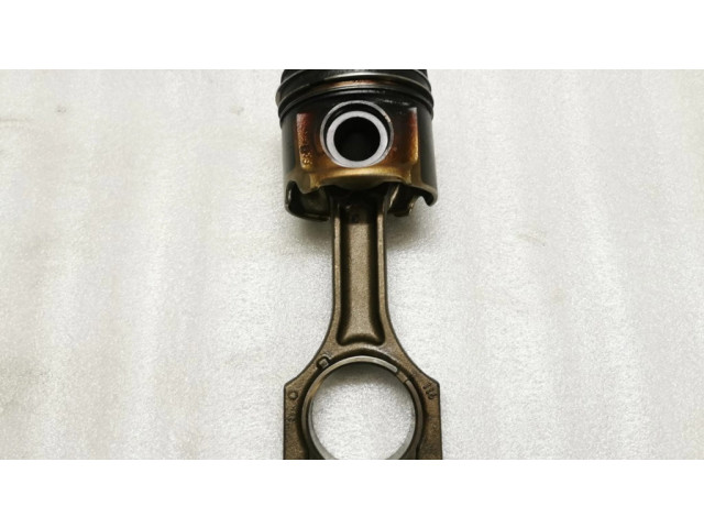 Píst 857101205, 8571012 BMW 1 F20 F21 pro naftový motor 2.0 B47D20A B47D20A