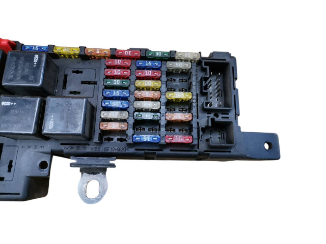 Блок предохранителей 8678449, 518787205 Volvo S80