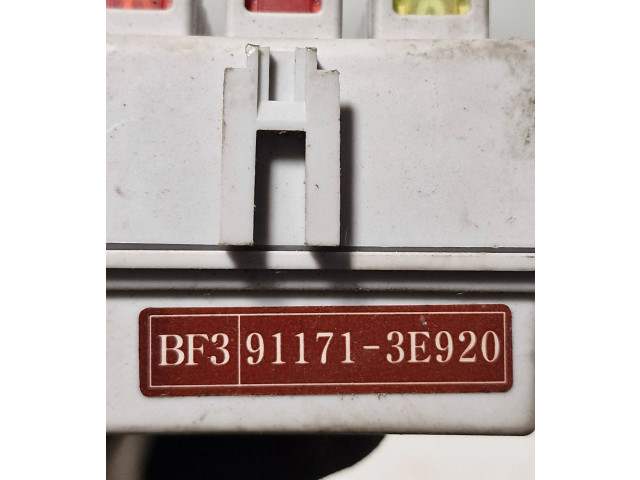 Блок предохранителей 911703E920   KIA Sorento    