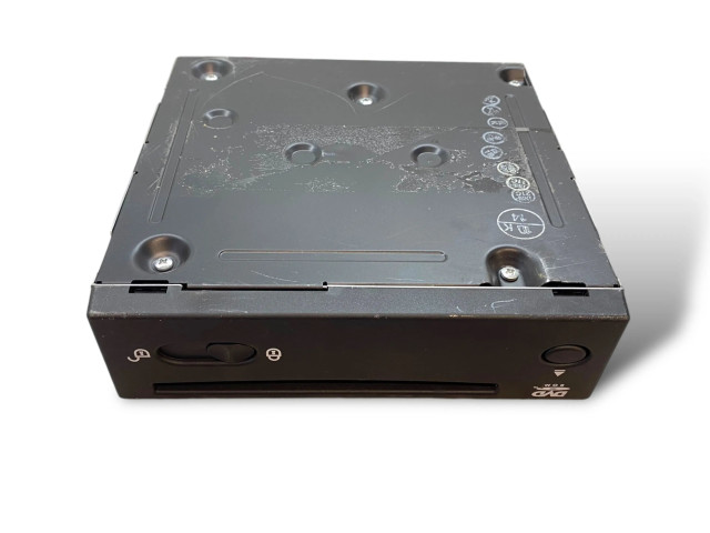 Радио/ проигрыватель CD/DVD / навигация