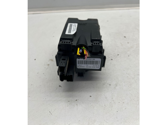 Блок предохранителей  9812661980, A006C801   Peugeot Partner III    