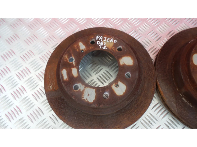 Передний тормозной диск Mitsubishi Pajero 3.2 D82