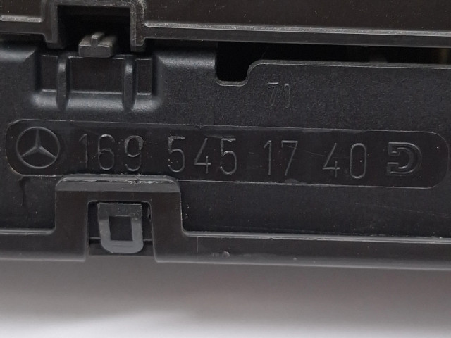 Pojistková skříňka 1695451740, 1695451740 Mercedes-Benz A W169 2004