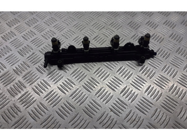 Топливная рампа 036133319AE   Skoda Fabia Mk1 (6Y)  