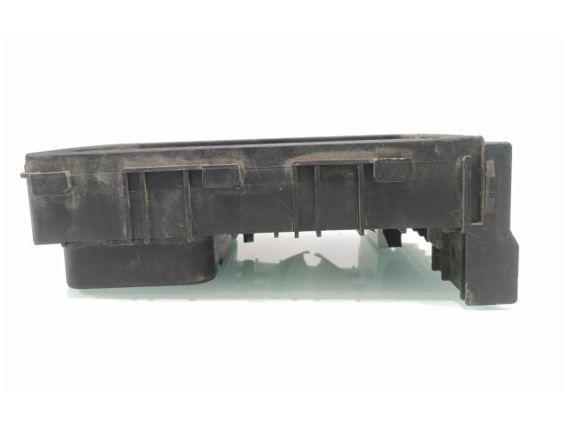 Блок предохранителей 1K0937125A   Volkswagen Caddy    