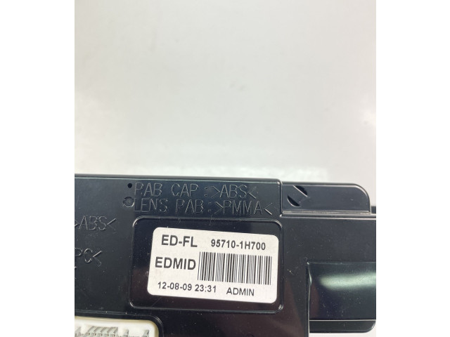 Дисплей    957101H700   KIA Ceed