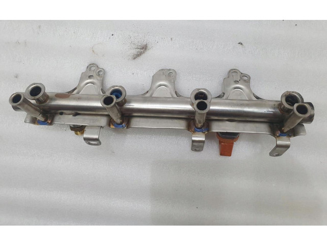 Vstřikovací lišta 06J133317M Audi A5