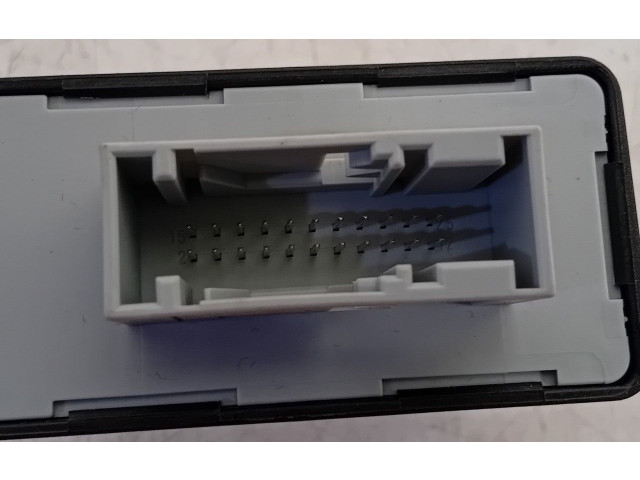 Блок управления двигателя    Audi Q3 8U