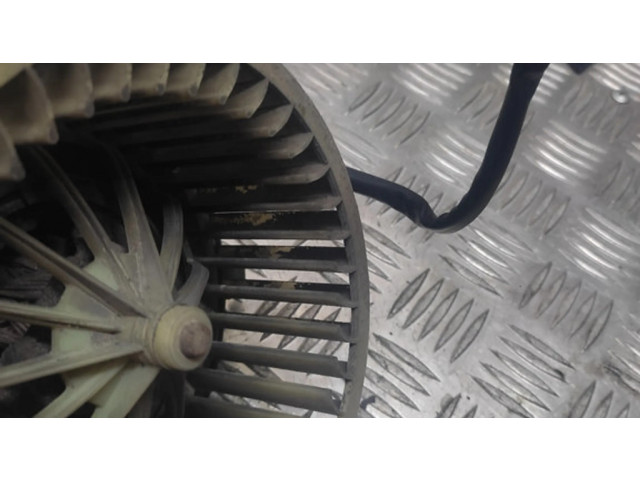 Другая деталь салона