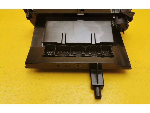 Блок управления климат-контролем    Volkswagen Transporter  Caravelle T5