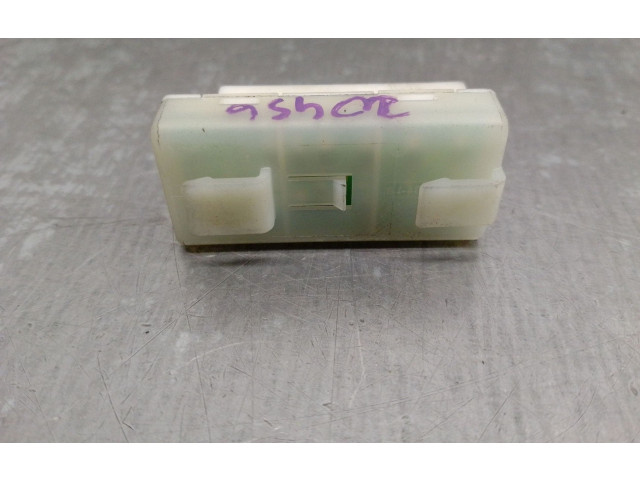 Pojistková skříňka A0009820512 Mercedes-Benz GLA W156 2016