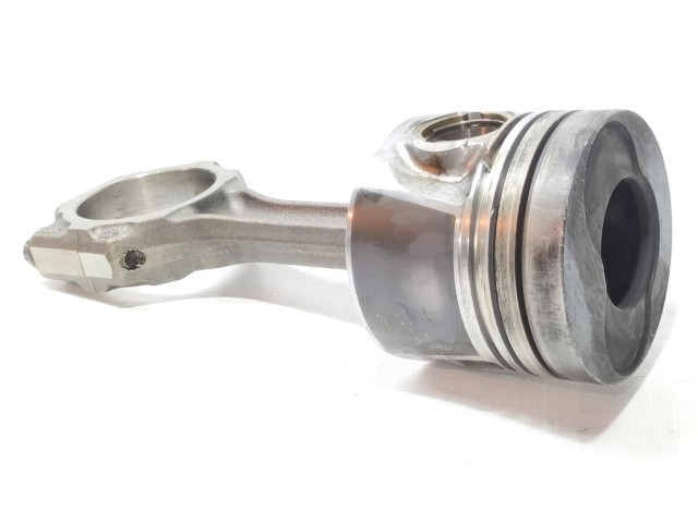 Píst Volkswagen Passat Alltrack AWX