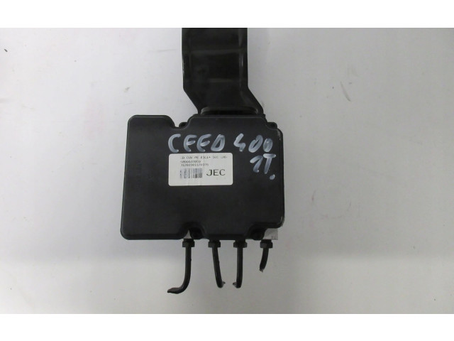 Блок АБС J758938800   KIA  Ceed  2018 -  года