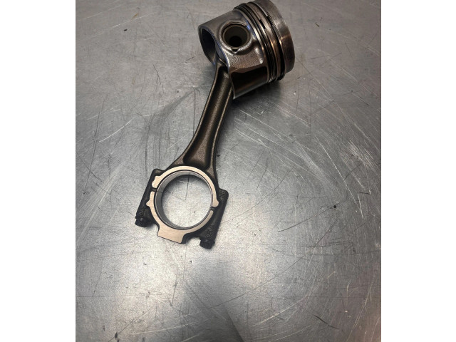 Поршень с шатуном 03LA Volkswagen Golf VI