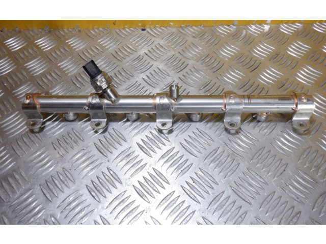 Vstřikovací lišta 0P2133315A Audi A8 S8 D5