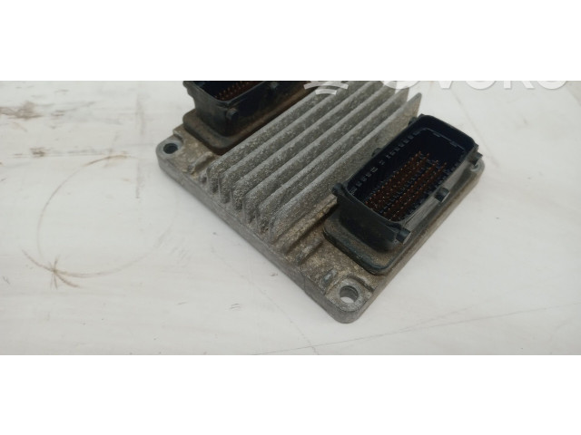 Блок управления двигателя 8973003261, 12214079   Opel Combo C
