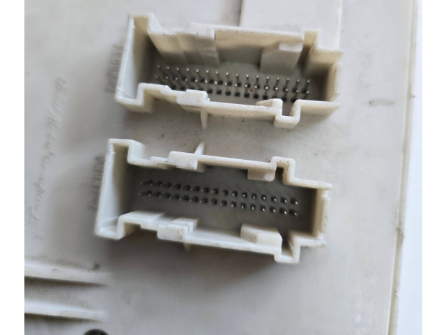 Блок предохранителей 31254903, 519096804   Volvo C30    