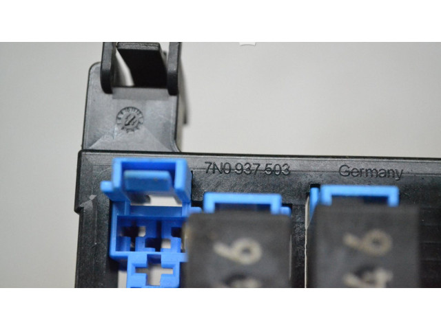   Pojistková skříňka    Volkswagen Caddy 2012