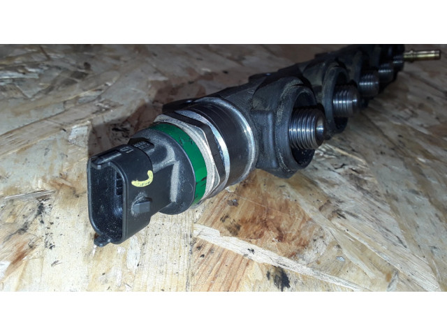 Vstřikovací lišta 0281002800, 8200718753 Renault Laguna III pro naftový motor 2.0 M9R802