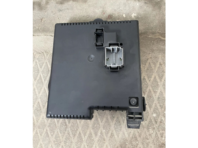 Блок предохранителей 30728512, 30728512   Volvo V70    