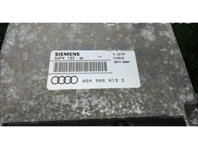 Блок управления двигателя 06A906019D   Audi A3 S3 8L