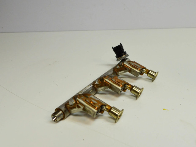 Топливная рампа CM5G9H487HD, BM5G9F972BA Ford Ecosport 1.0