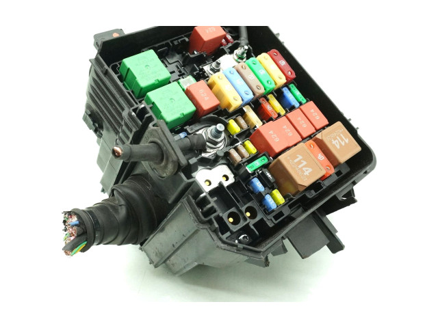 Блок предохранителей     Peugeot 2008 II    