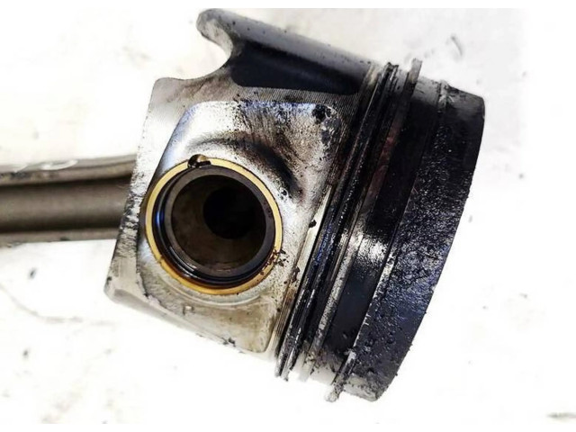 Поршень с шатуном Mitsubishi Outlander для дизельного двигателя 2.0