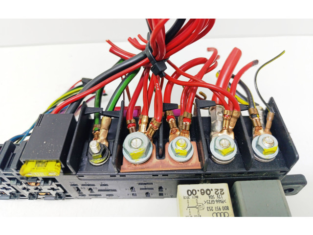 Блок предохранителей 8L0941822A   Skoda Superb B5 (3U)    