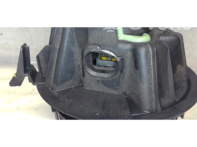 Вентилятор печки 272106020R Dacia Duster