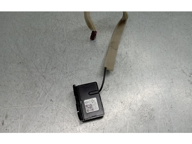 Блок управления навигации (GPS) 282124064R, 2205100428   Renault Clio V