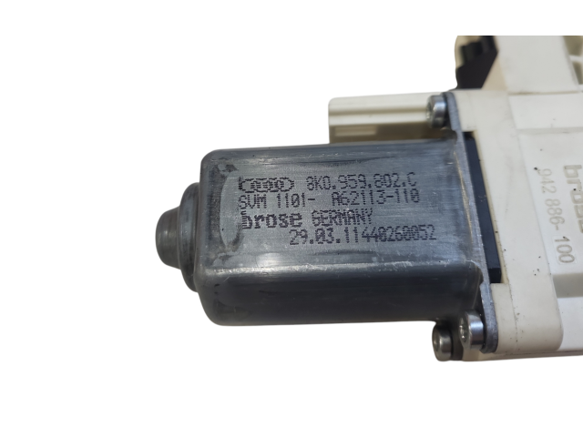 Передний двигатель механизма для подъема окон 8K0959802C, SVM1101A62113110   Audi A1
