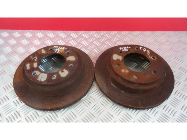 Передний тормозной диск Mitsubishi Pajero 3.2 D82