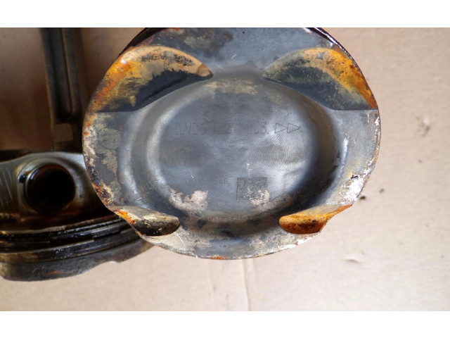 Píst 120106154R Nissan Juke II F16