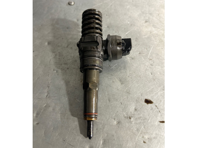 Vstřikovač 038130073AG   Volkswagen Caddy     