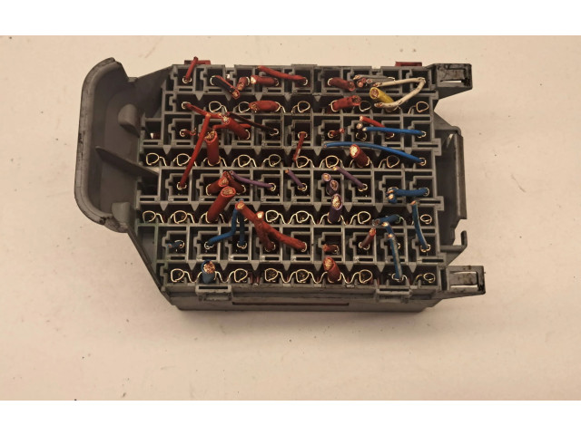 Блок предохранителей 9162439 Volvo V70