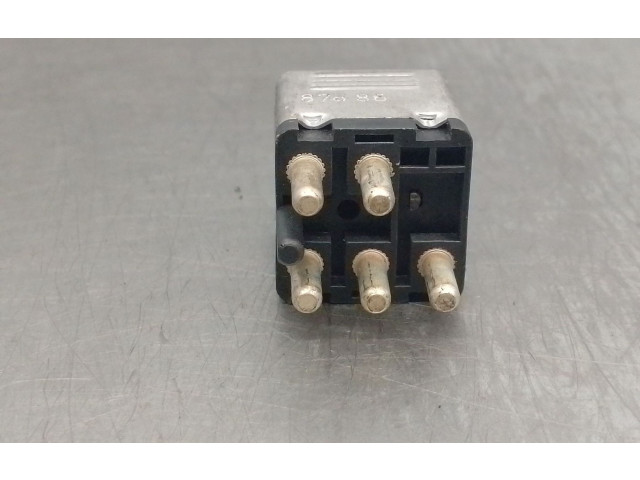 Pojistková skříňka 0015420219, 4RD00412200 Mercede-Benz S W126 1988