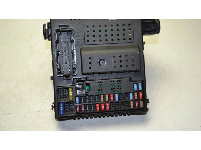 Блок предохранителей 30786475, 06W434   Volvo V70    