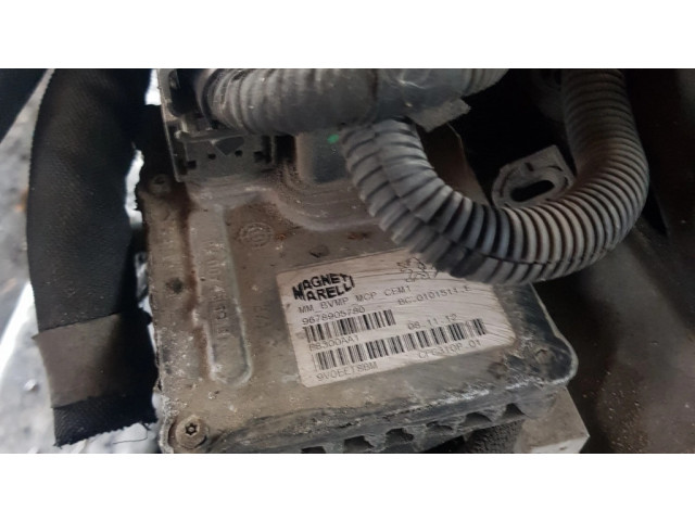 Pavarų dėžės reduktoriaus (razdatkės) varikliukas