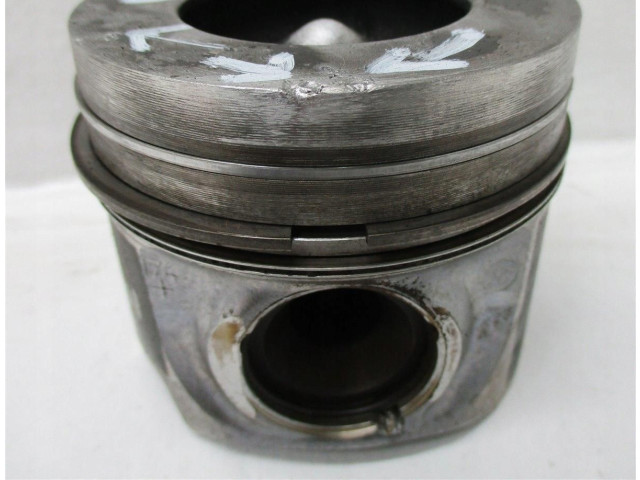 Píst Audi A8 S8 D4 4H