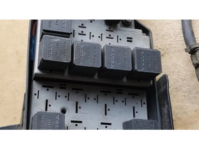 Блок предохранителей  9168986   Volvo S80    