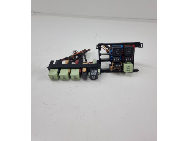 Pojistková skříňka Volkswagen Tiguan 2012