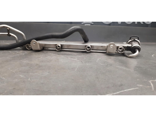 Топливная рампа 06a133317e   Volkswagen Golf IV  