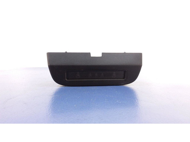 Радио/ проигрыватель CD/DVD / навигация