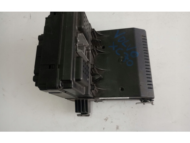 Блок предохранителей 30765646   Volvo V70    