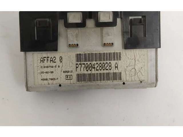 Дисплей    P7700428028A   Renault Clio II