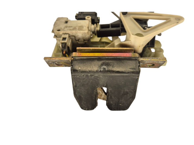 Zámek zadních dveří Volvo V70 2003