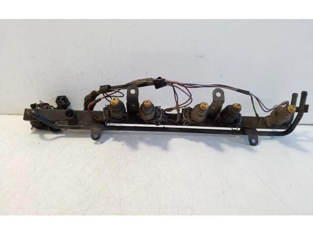 Топливная рампа 021133317G Volkswagen Golf III