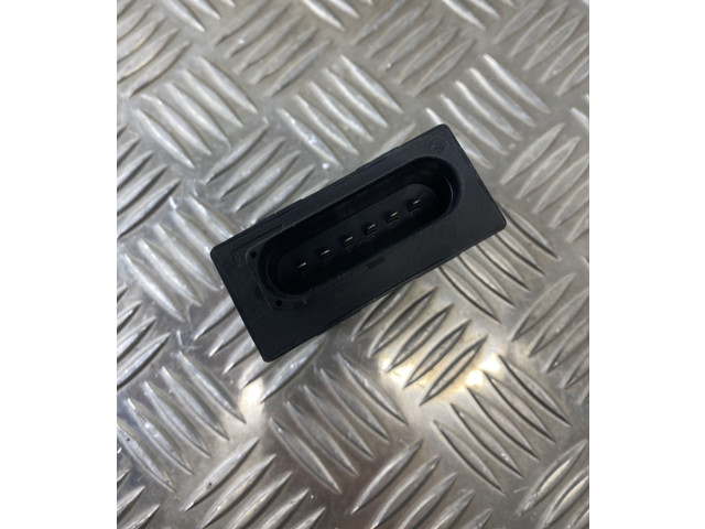 Блок управления топливного насоса 3Q0906121B   Skoda Kodiaq