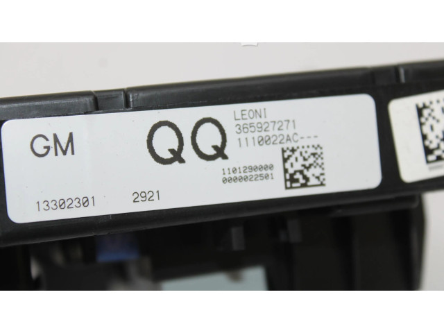 Pojistková skříňka Řídící jednotka BSM 13302301 Opel Astra H 2012